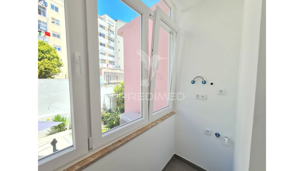 Apartamento T2 para Venda em Benfica Foto 4