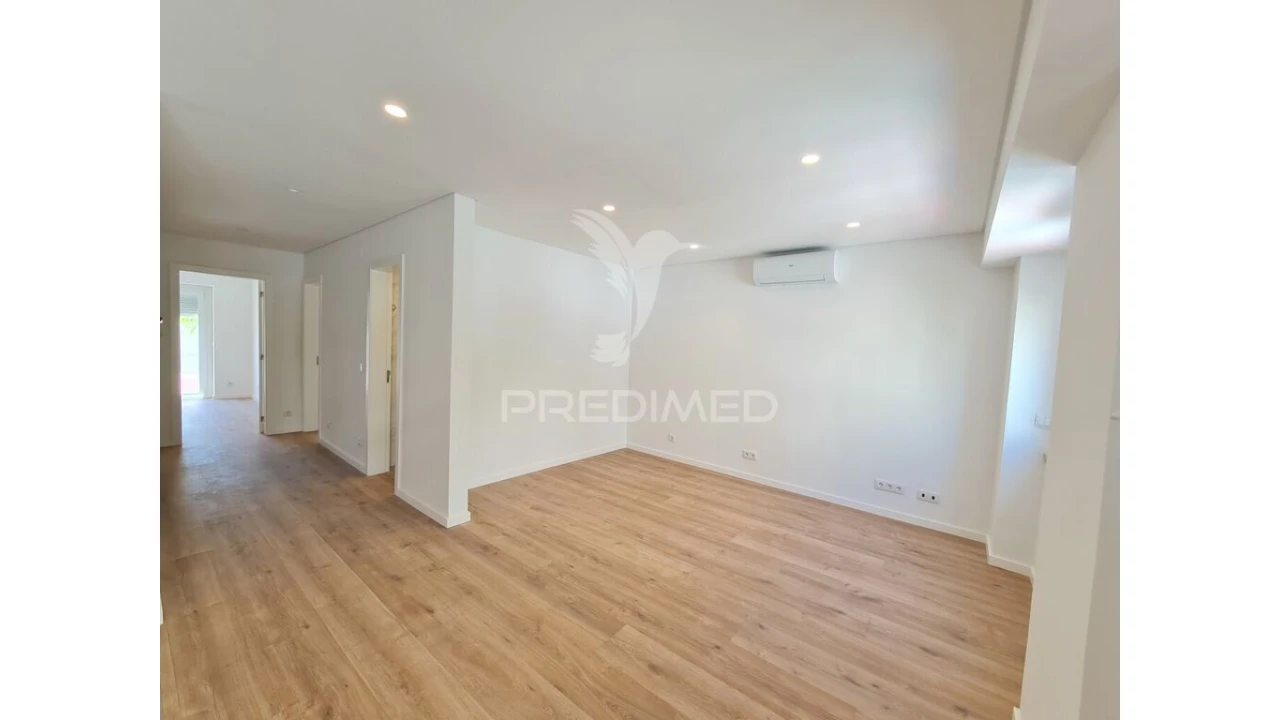 Apartamento T2 para Venda em Benfica Foto 7