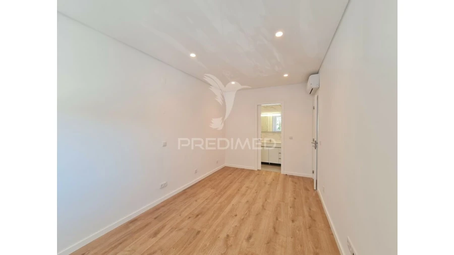 Apartamento T2 para Venda em Benfica Foto 17