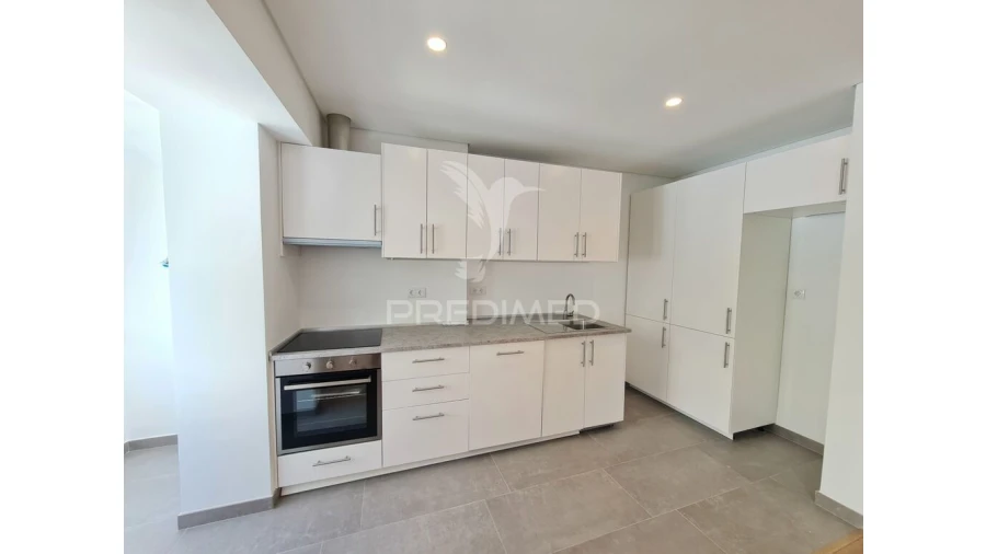 Apartamento T2 para Venda em Benfica Foto 3