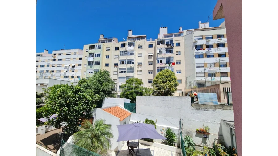 Apartamento T2 para Venda em Benfica Foto 5