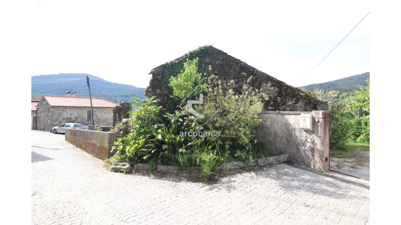 Moradia T3 para Venda em Bárrio e Cepões Foto 2