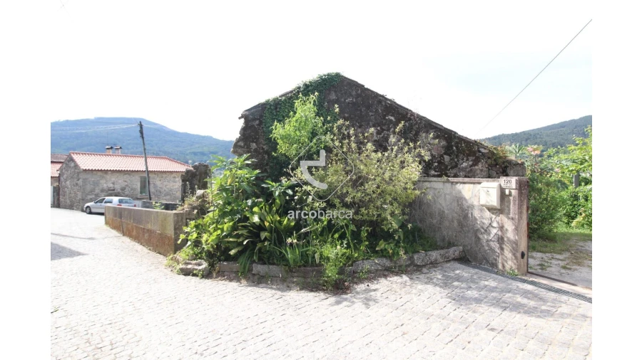 Moradia T3 para Venda em Bárrio e Cepões Foto 2