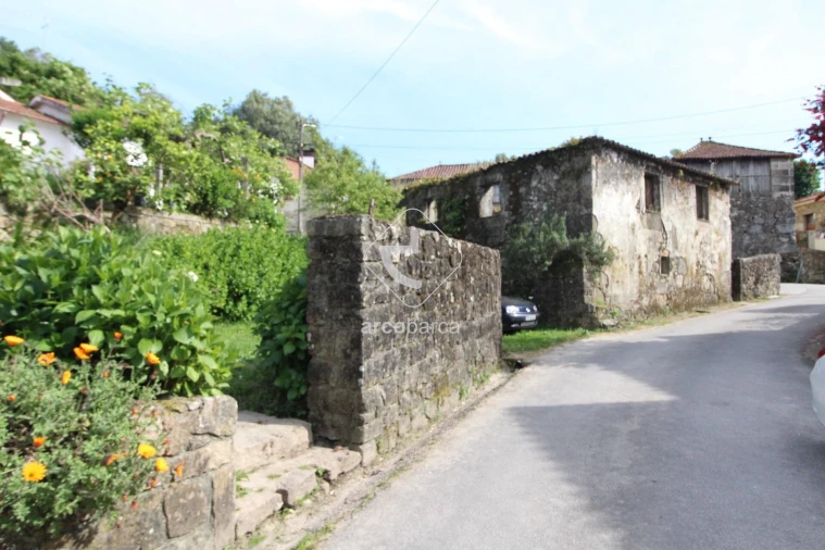 Moradia T3 para Venda em Bárrio e Cepões Foto 1