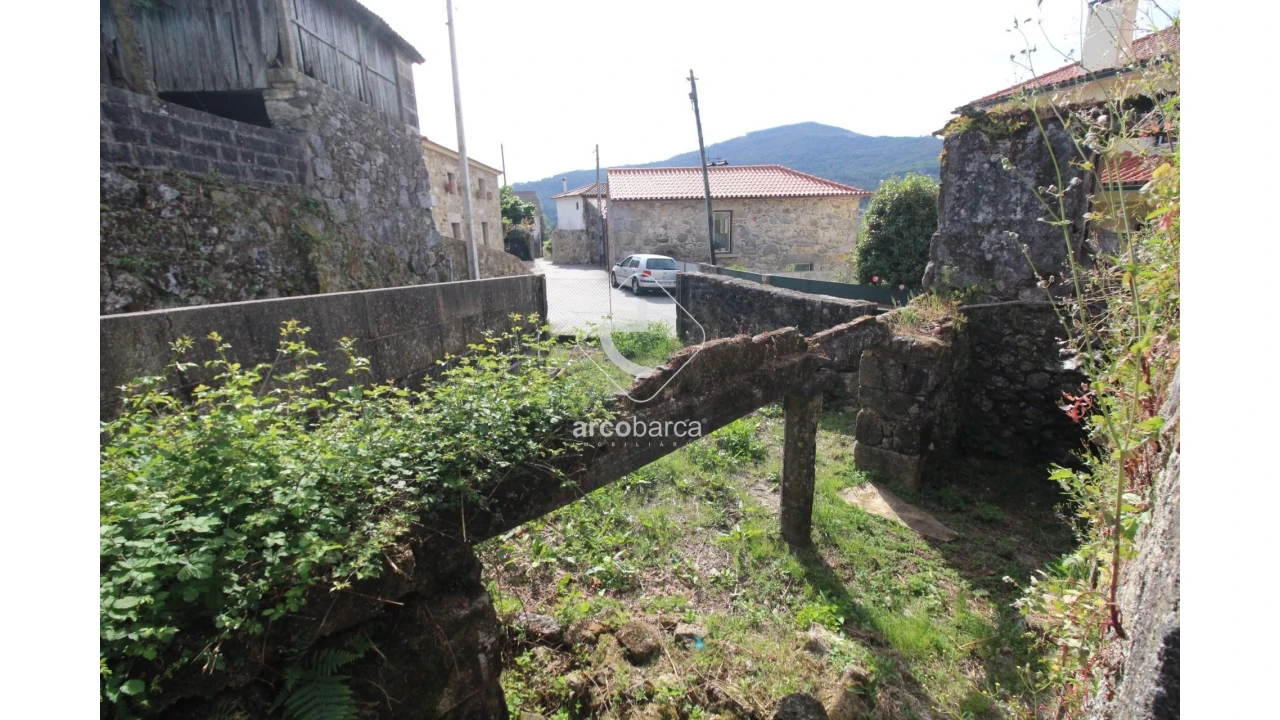 Moradia T3 para Venda em Bárrio e Cepões Foto 6