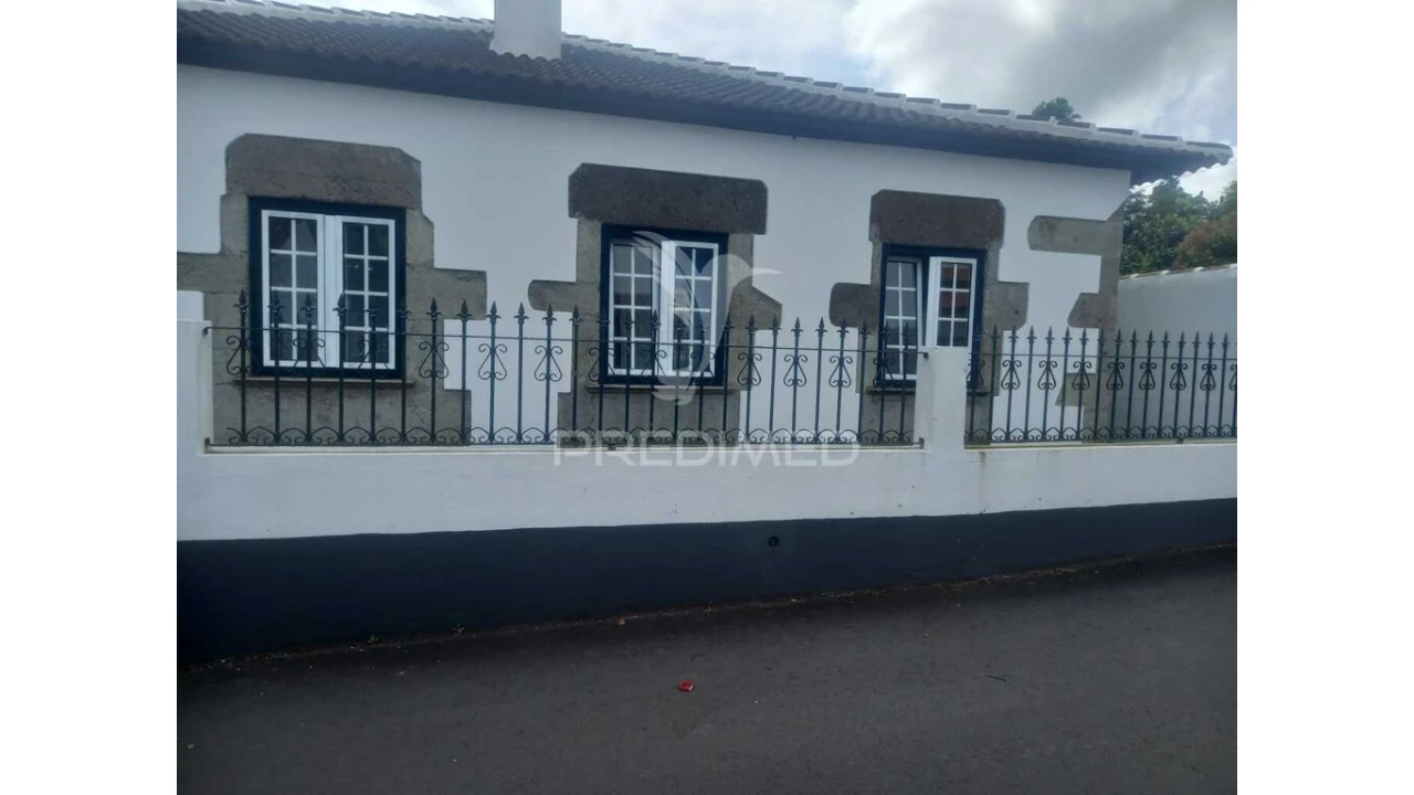 Moradia T3 para Venda em Terra Chã Foto 1