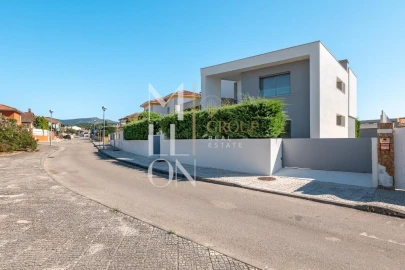 Moradia T4 para Venda em Azeitão (São Lourenço e São Simão)