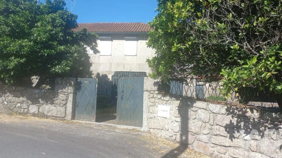 Moradia T3 para Venda em Facha Foto 16