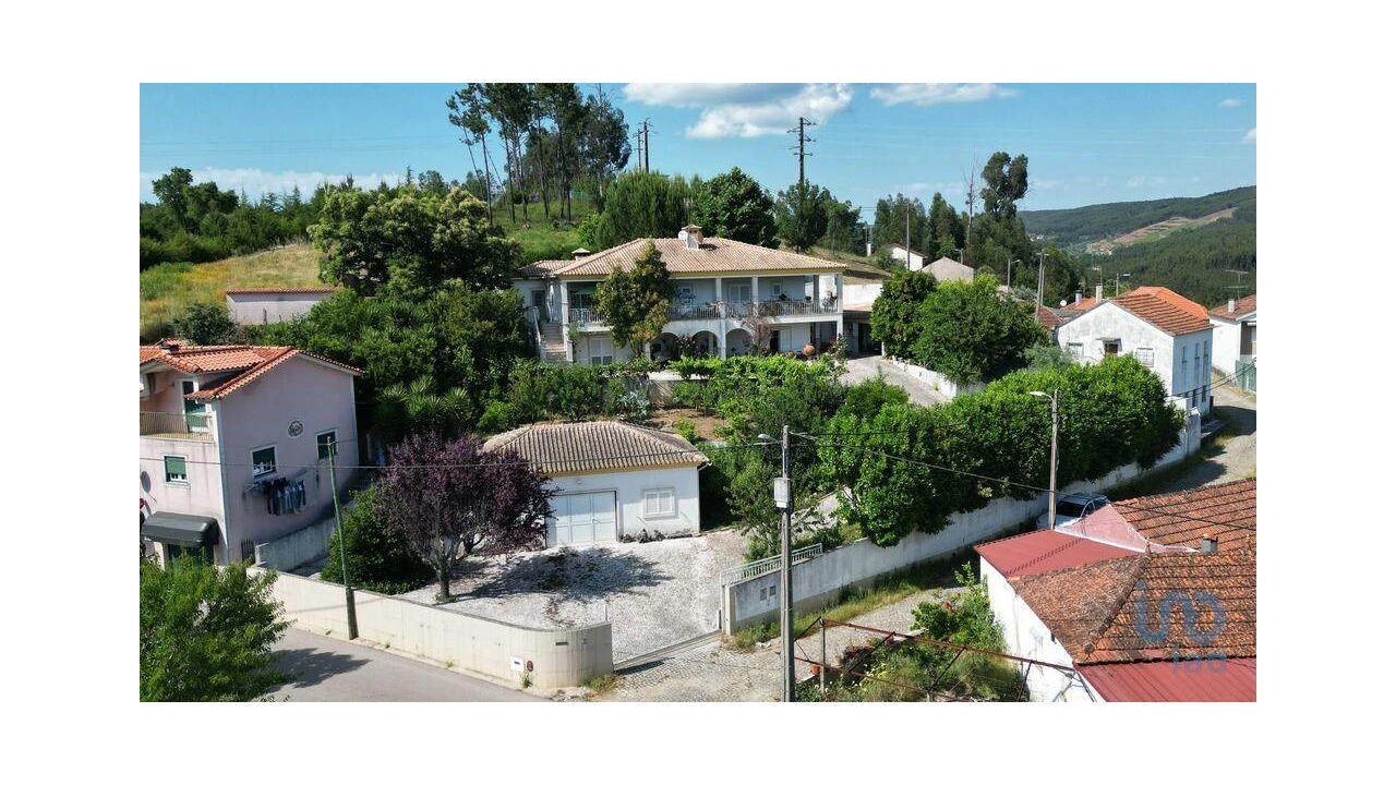 Moradia T5 para Venda em Castanheira de Pêra e Coentral Foto 1