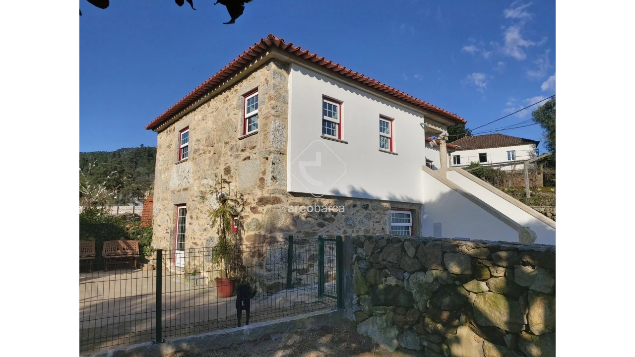 Moradia T4 para Venda em Labruja Foto 3