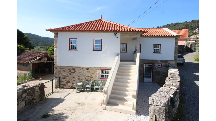 Moradia T4 para Venda em Labruja Foto 49