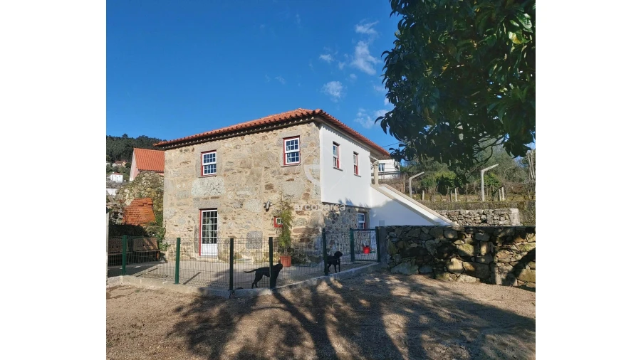 Moradia T4 para Venda em Labruja Foto 4