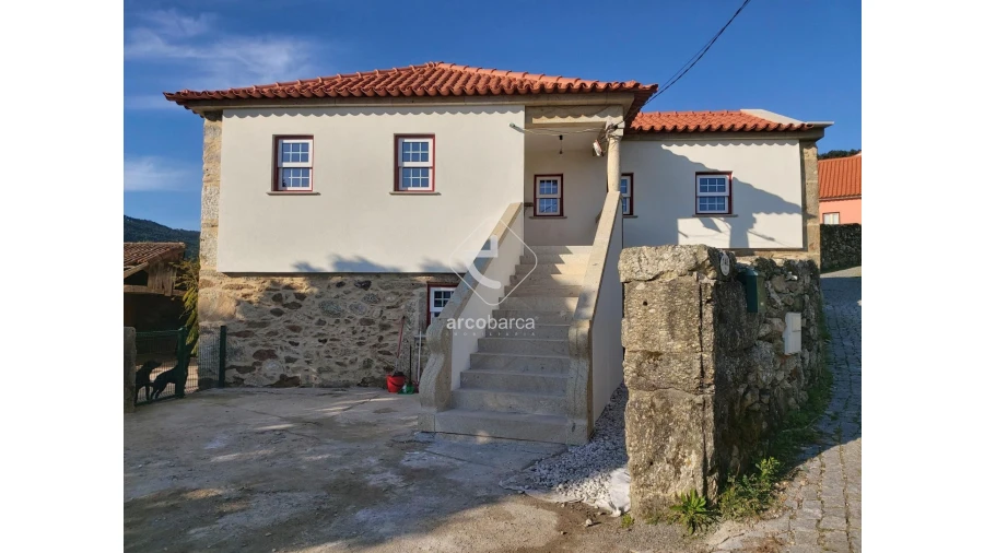 Moradia T4 para Venda em Labruja Foto 7