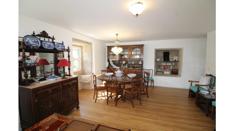 Moradia T4 para Venda em Labruja Foto 11