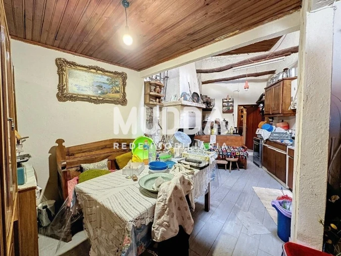 Moradia T2 para Venda em Babe Foto 3