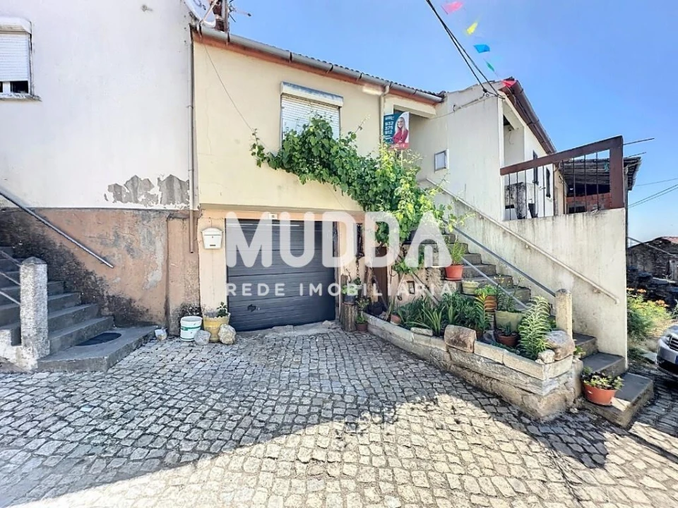 Moradia T2 para Venda em Babe Foto 1