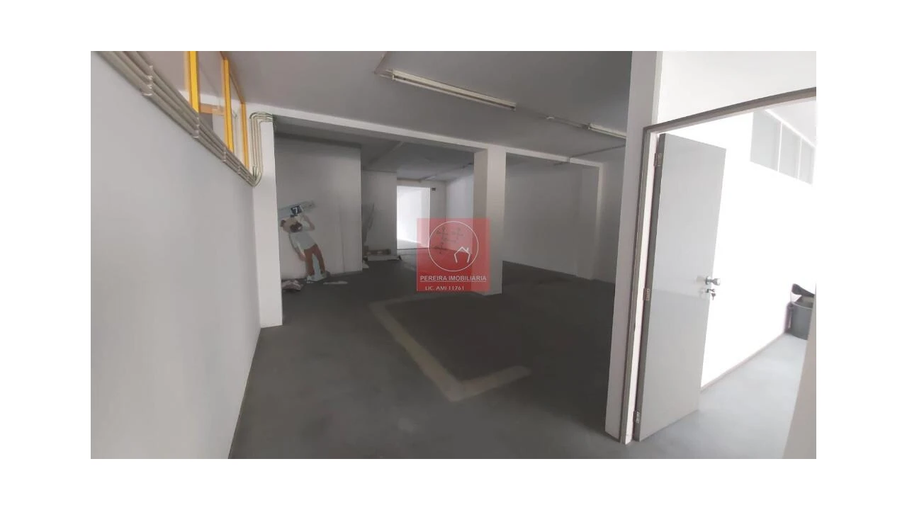 Loja para Arrendamento em Barcelos, V.Boa, V.Frescainha Foto 3