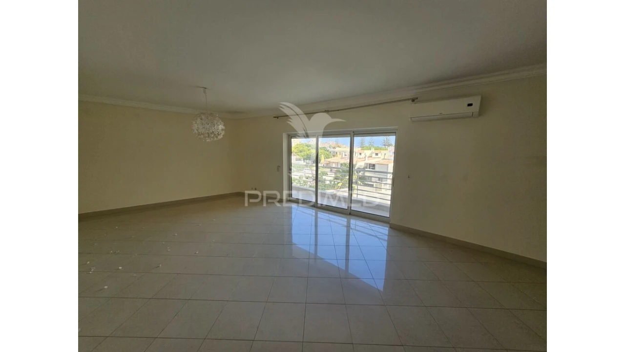 Apartamento T3 para Venda em Quarteira Foto 6
