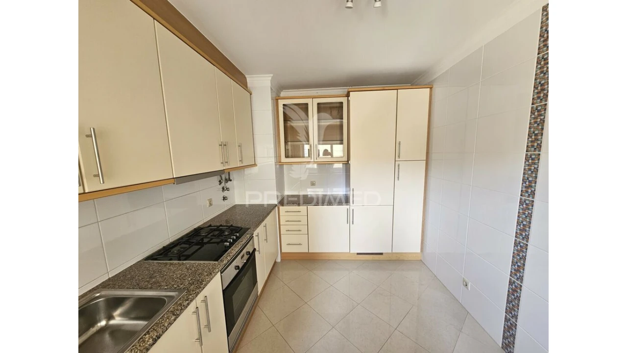 Apartamento T3 para Venda em Quarteira Foto 5