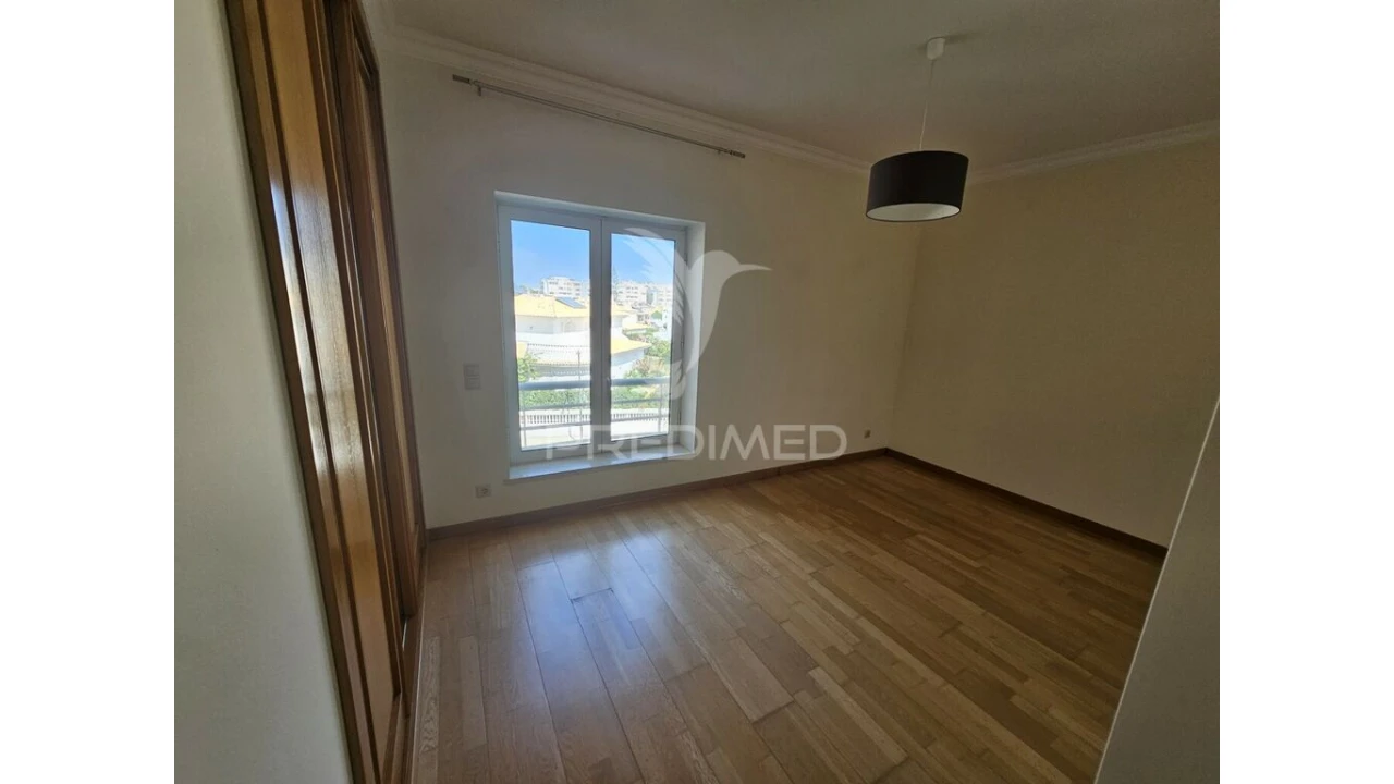 Apartamento T3 para Venda em Quarteira Foto 9
