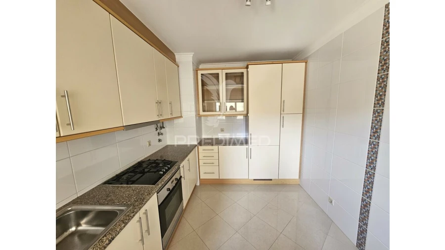 Apartamento T3 para Venda em Quarteira Foto 5