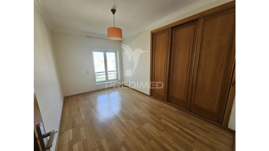 Apartamento T3 para Venda em Quarteira Foto 8