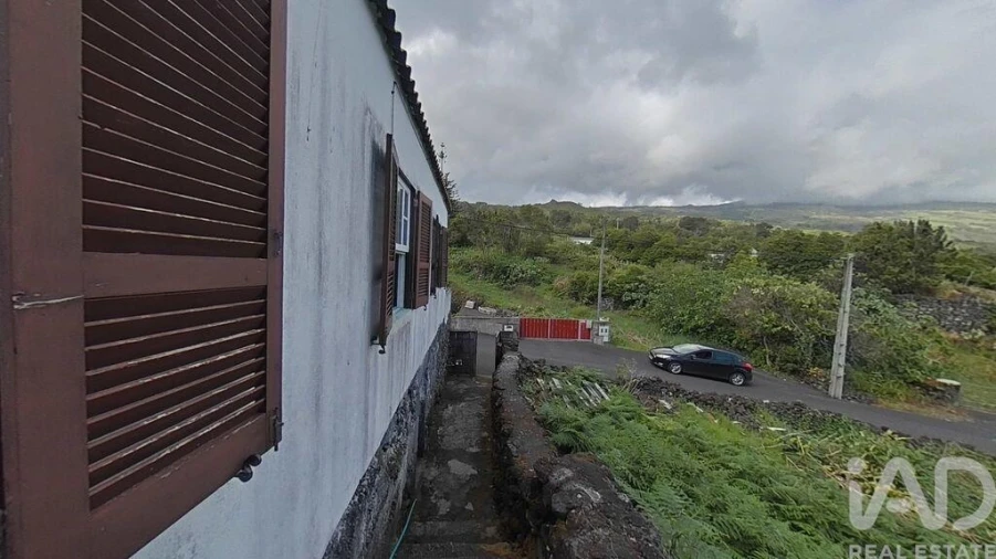 Moradia T3 para Venda em Lajes do Pico Foto 18