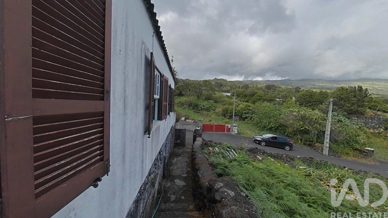 Moradia T3 para Venda em Lajes do Pico Foto 18