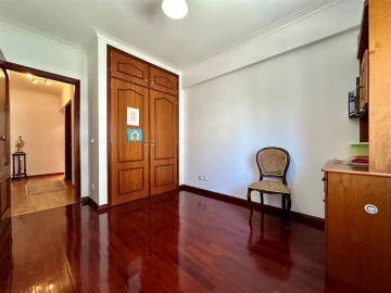Apartamento T5 para Venda em Santo Antonio dos Olivais