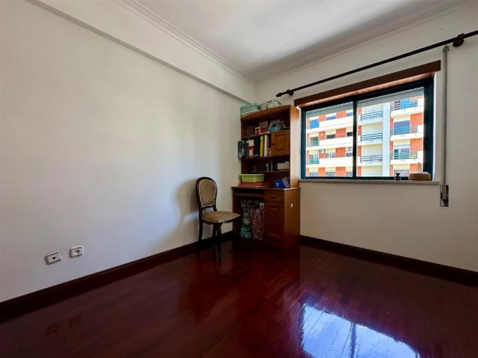 Apartamento T5 para Venda em Santo Antonio dos Olivais Foto 15