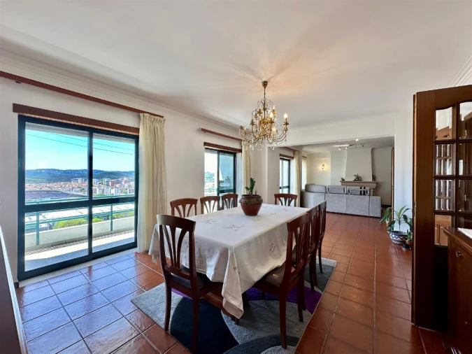 Apartamento T5 para Venda em Santo Antonio dos Olivais Foto 6