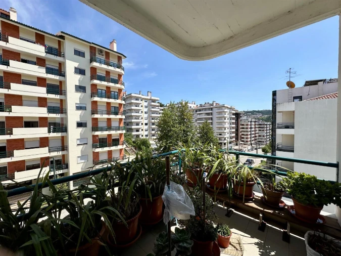 Apartamento T5 para Venda em Santo Antonio dos Olivais Foto 5