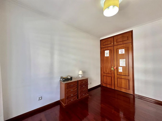 Apartamento T5 para Venda em Santo Antonio dos Olivais Foto 19