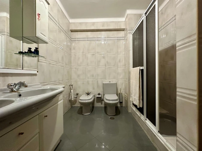 Apartamento T5 para Venda em Santo Antonio dos Olivais Foto 9