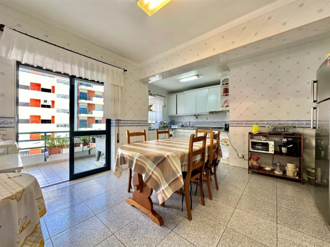 Apartamento T5 para Venda em Santo Antonio dos Olivais Foto 3