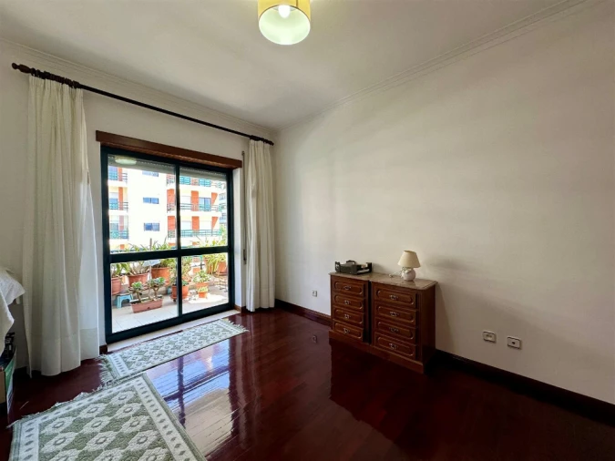 Apartamento T5 para Venda em Santo Antonio dos Olivais Foto 18