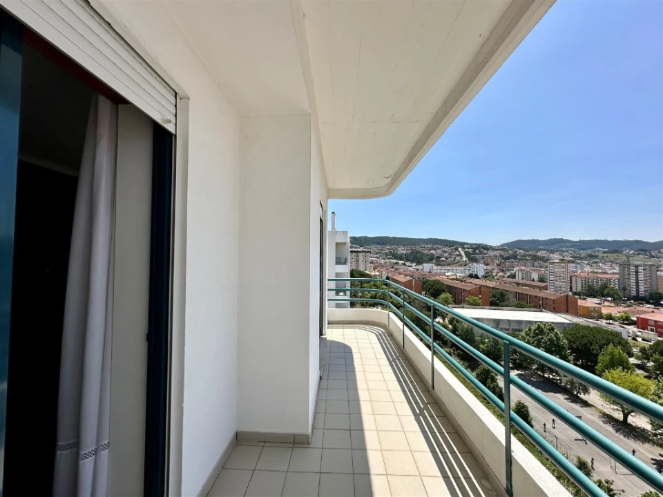Apartamento T5 para Venda em Santo Antonio dos Olivais Foto 20