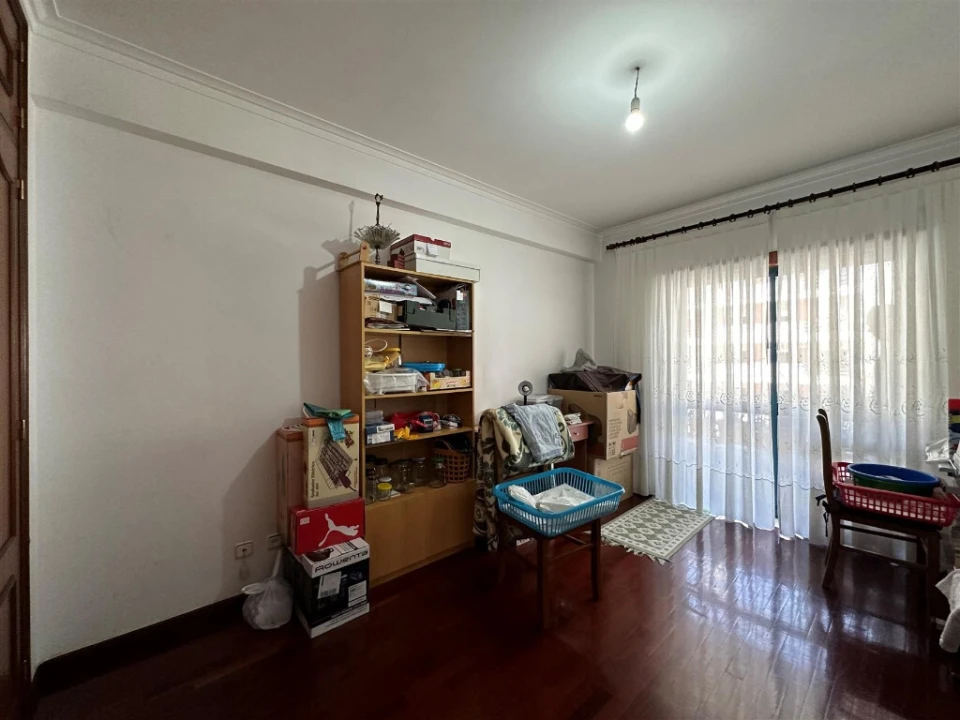 Apartamento T5 para Venda em Santo Antonio dos Olivais Foto 10