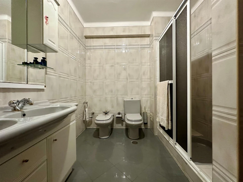 Apartamento T5 para Venda em Santo Antonio dos Olivais Foto 9