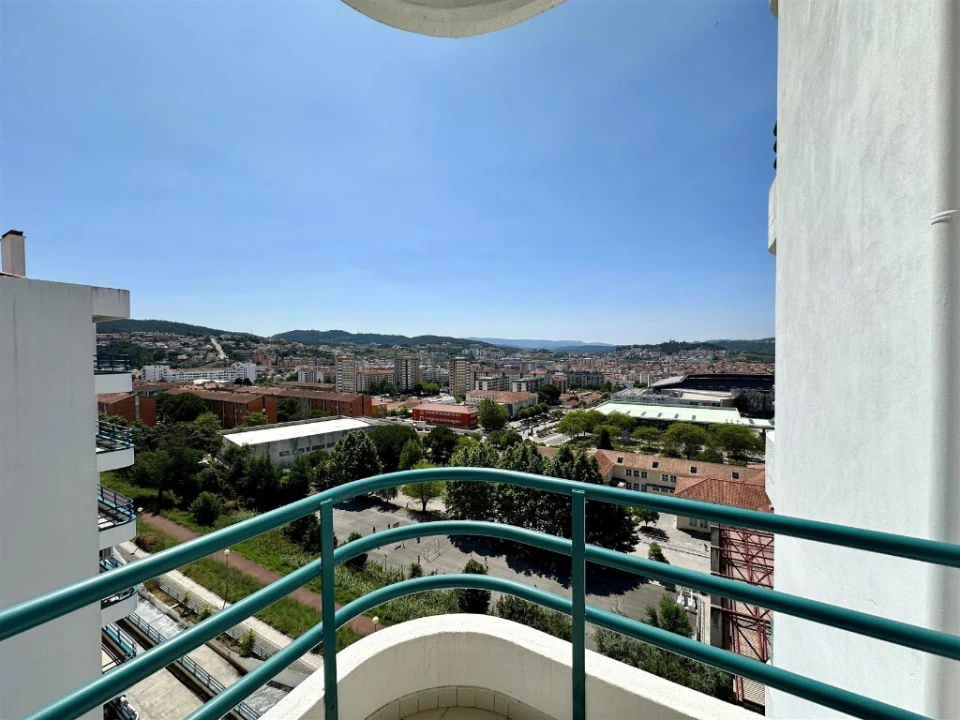 Apartamento T5 para Venda em Santo Antonio dos Olivais Foto 22