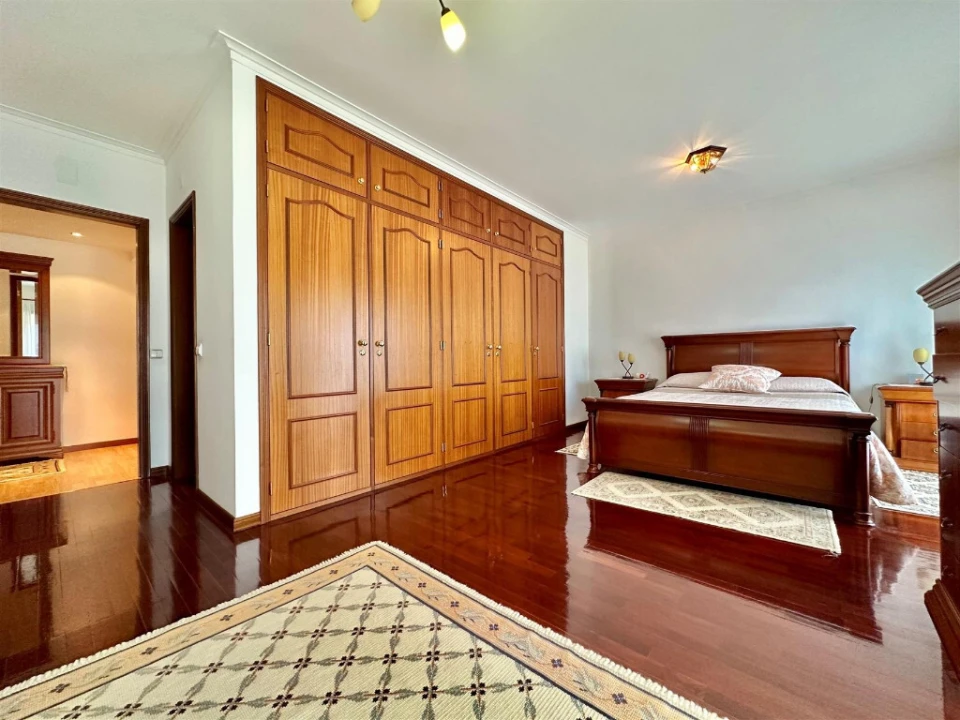 Apartamento T5 para Venda em Santo Antonio dos Olivais Foto 14