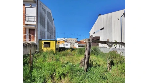 Terreno para Venda em São Mamede de Infesta e Senhora da Hora