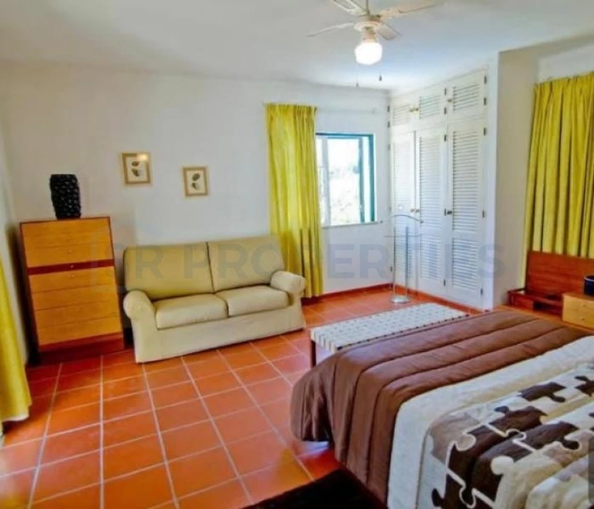 Moradia T4 para Venda em Quarteira Foto 13