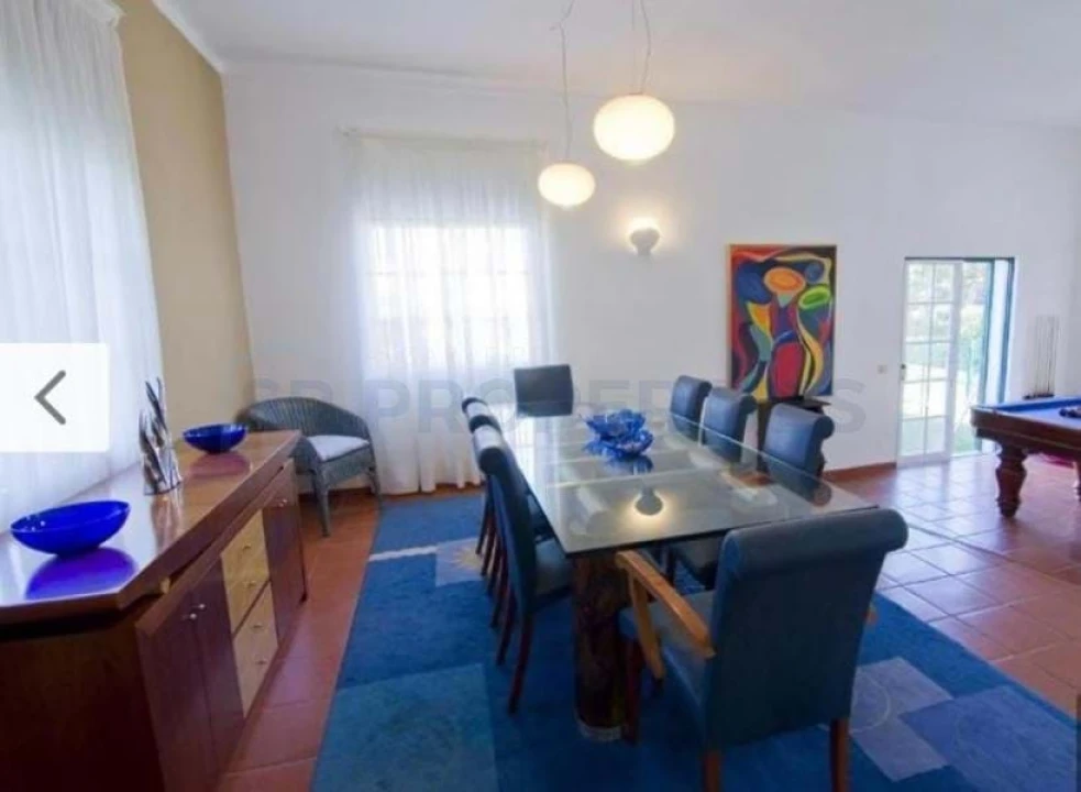 Moradia T4 para Venda em Quarteira Foto 3