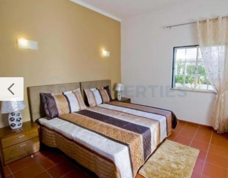 Moradia T4 para Venda em Quarteira Foto 2