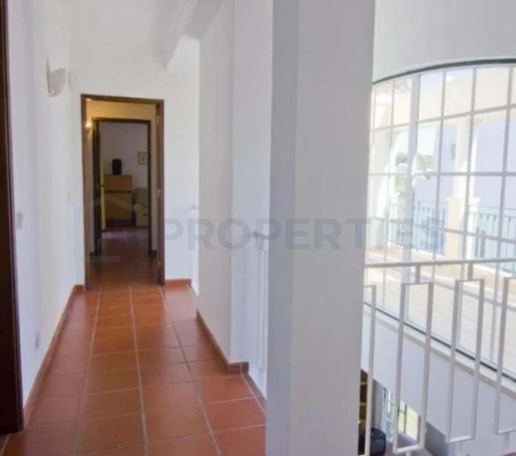 Moradia T4 para Venda em Quarteira Foto 18