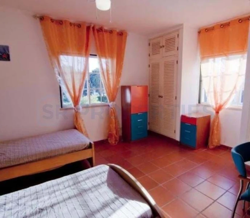 Moradia T4 para Venda em Quarteira Foto 11