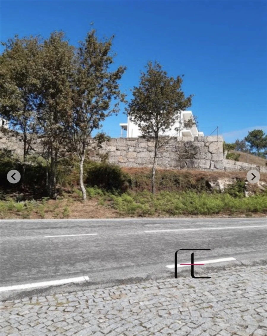 Terreno para Venda em Campelo e Ovil Foto 1