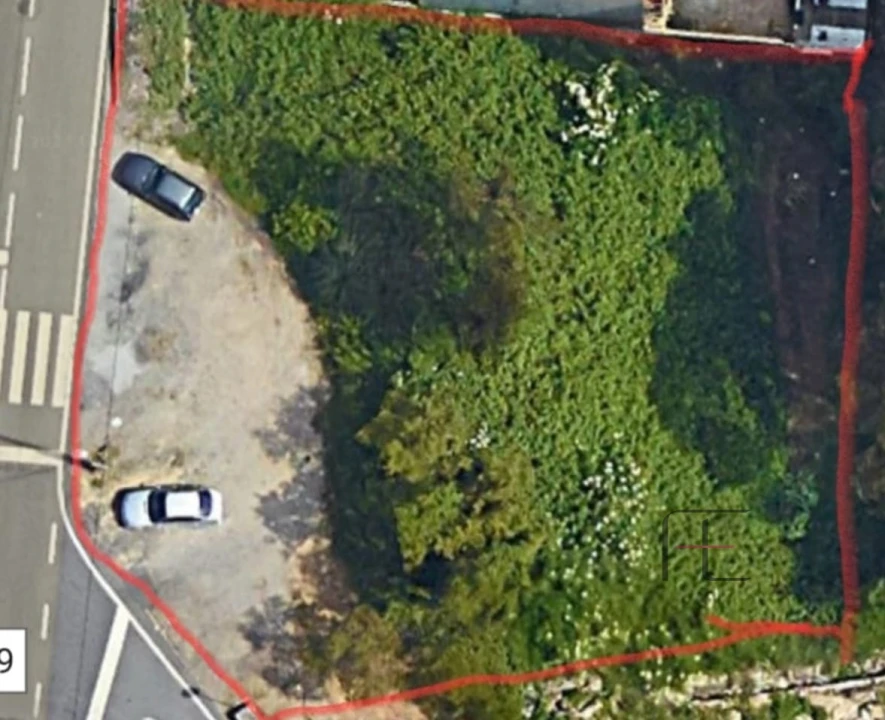 Terreno para Venda em Fânzeres e São Pedro da Cova Foto 1