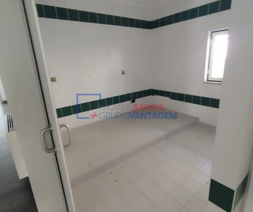 Loja para Venda em Vila Nova de Foz Côa Foto 19